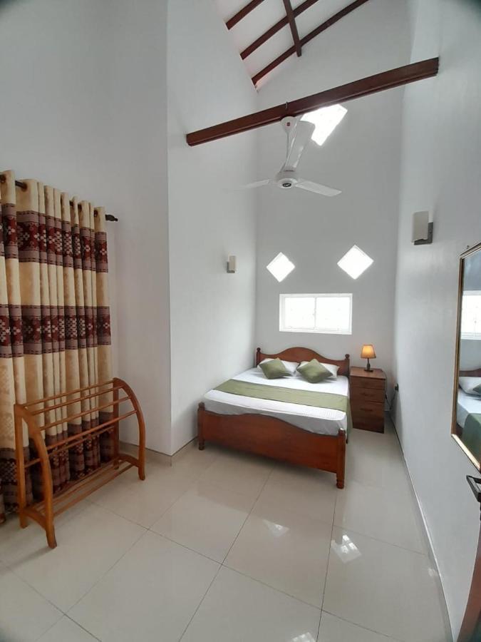 Jasmine Apartments Negombo Buitenkant foto