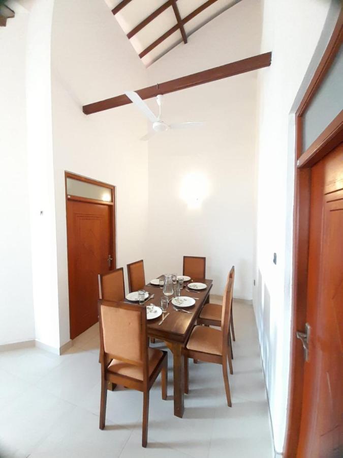 Jasmine Apartments Negombo Buitenkant foto