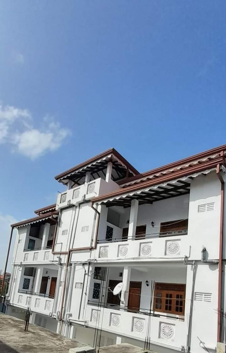 Jasmine Apartments Negombo Buitenkant foto