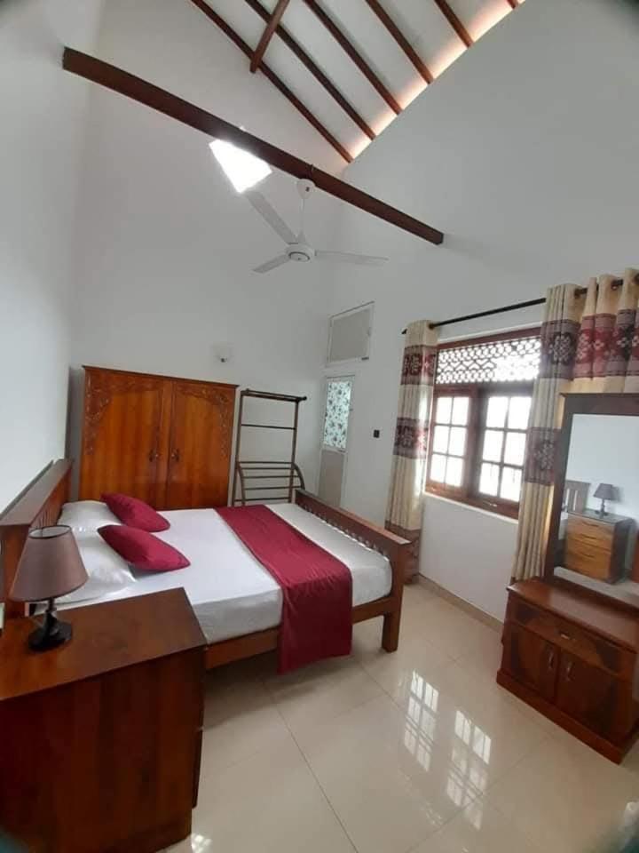 Jasmine Apartments Negombo Buitenkant foto