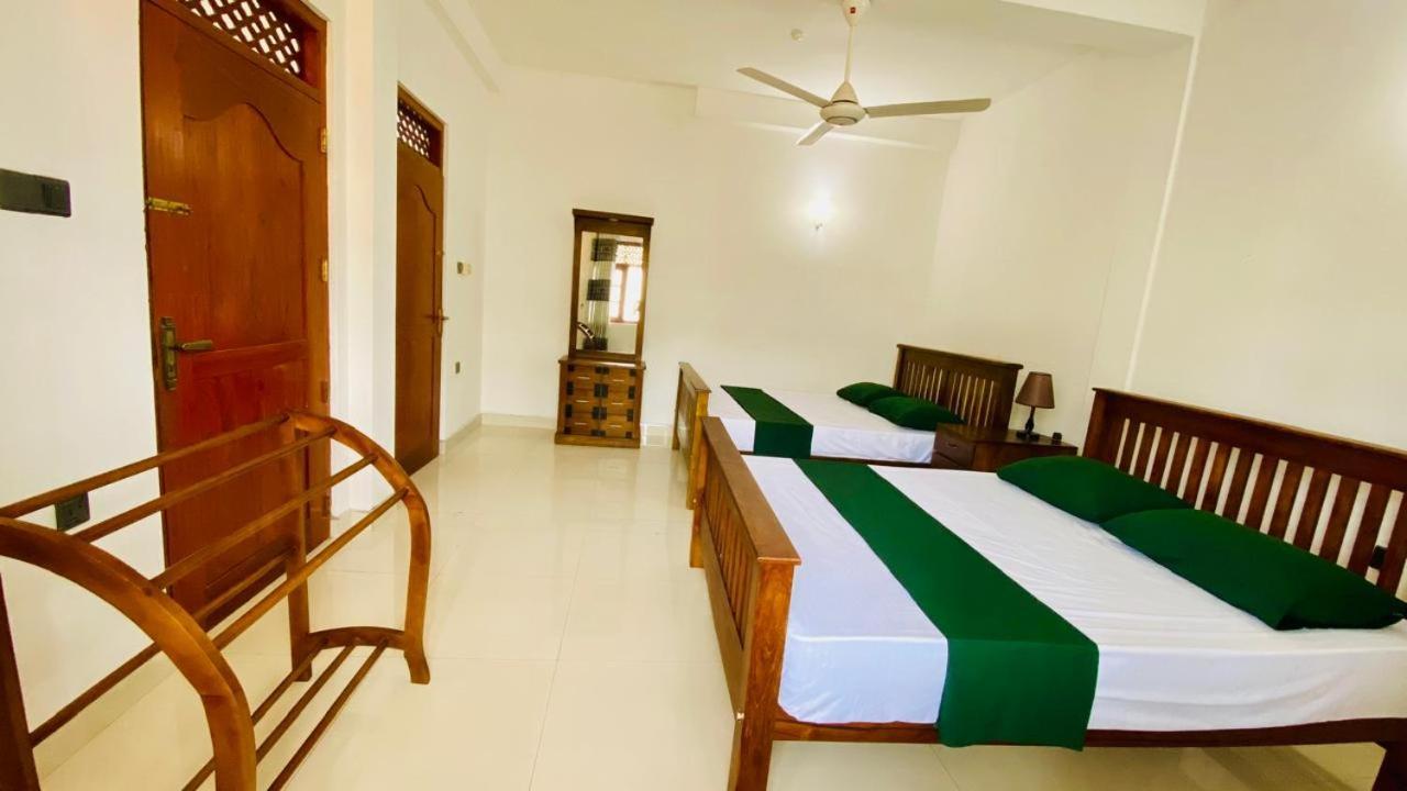 Jasmine Apartments Negombo Kamer foto